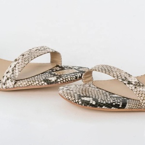 Su ordinazione Delle Donne A <span class=keywords><strong>Basso</strong></span> <span class=keywords><strong>Tacco</strong></span> Trasparente In Pelle di Serpente <span class=keywords><strong>Sandali</strong></span> 2020 - Product Image 5