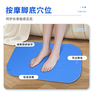 Tapis de massage des pieds Yankee Med 43x69cm en silicone souple antidérapant avec points d'acupression pour usage domestique et personnes âgées - Product Image 2