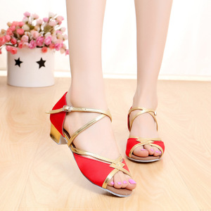Chaussures de danse latine pour enfants, neuves, en gros, avec paillettes, talon plat, semelle souple, en satin, pour la danse en intérieur - Product Image 4