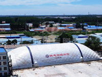 Tente de dôme de sport de luxe gonflable à air personnalisée, énorme tissu PVC polyvalent pour l'extérieur, pour le tennis, le basket-ball, le football et le golf.