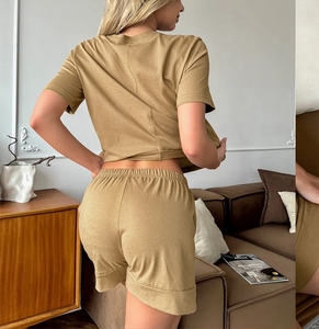 Ensemble haut et short de sport décontracté pour femme, personnalisé, de haute qualité, respirant, coupe régulière, manches courtes, pour activités de plein air, couleur unie, longueur genou - Product Image 3