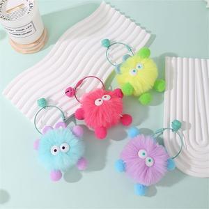 Accessoires de porte-clés en tissu rose moelleux de style pompon, yeux vifs, détails en pompon doux, vente chaude, haute qualité - Product Image 3