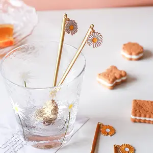 Neuartiges Design Edelstahl Dessert Joghurt Salat Kaffee löffel Rühr löffel mit schönen Blumen anhänger