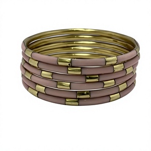 Pulseras de Resina y Latón de Moda al por Mayor para Mujer, con Perlas de Imitación, Diseño de Canal, Coloridas, Hechas a Mano, Accesorios de Moda, Joyería Étnica Dorada - Product Image 5