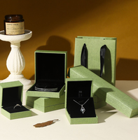 Boîte de rangement portable verte à couvercle rabattable pour bijoux (bagues, bracelets, colliers, boucles d'oreilles, montres) – Emballage cadeau rigide