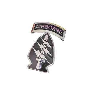 하이 퀄리티 사용자 정의 금속 로고 명판 패션 금속 양각 의류 태그 골동품 현대 스타일 다이 컷 라벨 - Product Image 4