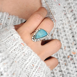 Anello Geometrico Triangolare Irregolare Effetto Marmo Stile Vintage Gioielli di Moda per Donne - Product Image 2
