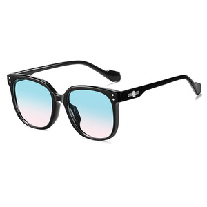 Lunettes de soleil élégantes pour femmes, monture en résine noire, protection UV400, pour la conduite, la pêche, la protection solaire, tenues à la mode - Product Image 2