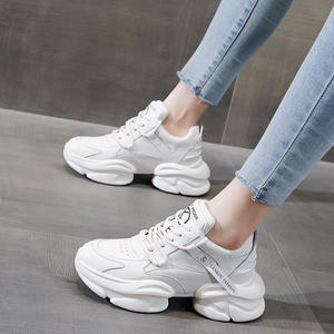 Vendita all'Ingrosso di <span class=keywords><strong>Sneakers</strong></span> in Pelle di Alta Qualità per Donne, con Suola Spessa <span class=keywords><strong>e</strong></span> Aumento di Altezza di 7CM, in Colore Bianco - Product Image 2