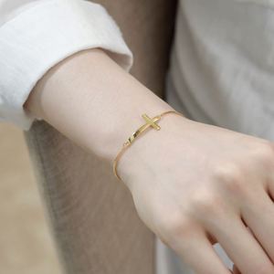 Pulsera de Cadena con Cruz y Eslabones de Plata de Ley 925 Chapada en Oro de 18K para Mujer, Regalo de Aniversario o Cumpleaños, Marca Dylam Fit - Product Image 4