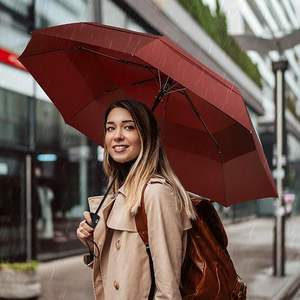 Ombrello da viaggio compatto pieghevole a doppio sfiato con doppio cambio automatico e chiusura resistente - Product Image 2