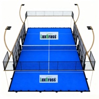 Solution tout-en-un LUX avec gazon noir et terrain de padel intérieur super panoramique à vendre
