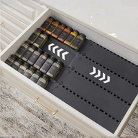Organisateur d'épices extensible à 4 niveaux en plastique, 33cm-62cm, texture mate, insert d'étagère de cuisine avec picots antidérapants
