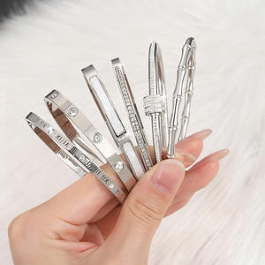 กำไลข้อมือประดับคริสตัลเพทายทรงเหลี่ยมเจียระไนวิบวับ ไม่หมองคล้ำ ดีไซน์ทันสมัย กันน้ำ เคลือบทอง 18K PVD - Product Image 6