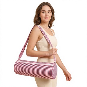 Sac de transport pour tapis de yoga imprimé floral fait main avec bandoulière réglable, sac fourre-tout réutilisable pour le fitness, la gym, le Pilates et les voyages pour femmes - Product Image 1