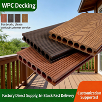 Planches de terrasse en composite bois-plastique (WPC) avec design perforé pour sols extérieurs, jardins et piscines - Surface antidérapante à grain de bois