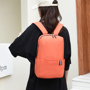 Sac de voyage unisexe tendance 20-35L, léger, respirant, couleur unie, logo personnalisable, sac à dos en nylon pour le commerce extérieur - Product Image 1