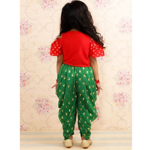 Ensemble de mode ethnique pour filles : Haut rouge et vert à épaules dénudées avec pantalon dhoti imprimé – Tenue de fête traditionnelle - Product Image 2