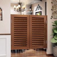 Porte à persiennes en bois massif moderne avec panneaux de porte demi-encadrés, cloison de couloir sur mesure pour usage résidentiel