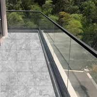 Balustrade en verre dépoli pour extérieur et jardin, avec main courantes en aluminium dissimulées et silicone pour escalier et balcon