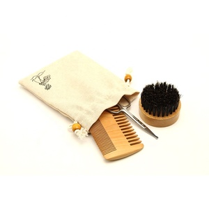 <span class=keywords><strong>Kit</strong></span> de toilettage de <span class=keywords><strong>barbe</strong></span> personnalisé avec logo : ciseaux de barbier, <span class=keywords><strong>brosse</strong></span> à <span class=keywords><strong>barbe</strong></span>, peigne en bois - Product Image 2