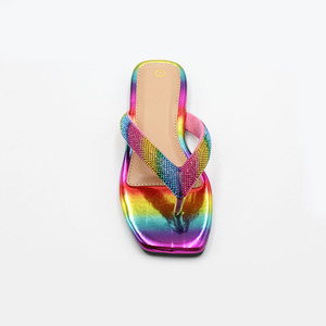 Nuevas zapatillas <span class=keywords><strong>de</strong></span> mujer <span class=keywords><strong>con</strong></span> diamantes <span class=keywords><strong>de</strong></span> imitación y arcoíris ostentosas, chanclas para mujer, zapatillas <span class=keywords><strong>de</strong></span> playa <span class=keywords><strong>de</strong></span> verano para mujer, <span class=keywords><strong>sandalias</strong></span>, zapatillas planas para mujer y Niña - Product Image 5