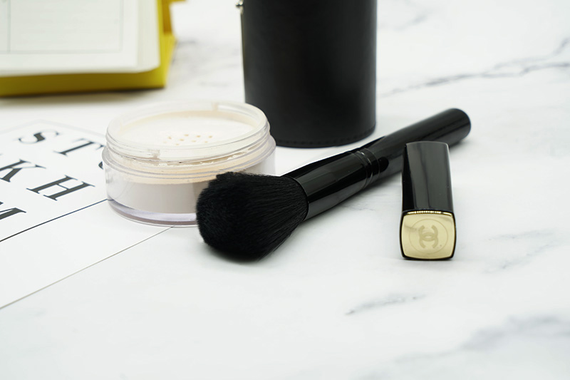Multi Functional Creative New Pretty Waist Handle Cosmetics Kit Professional Facial Silicone Makeup Brush With Leather Case