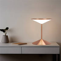 Lampes de chevet créatives et décoratives de style nordique postmoderne minimaliste pour chambre à coucher