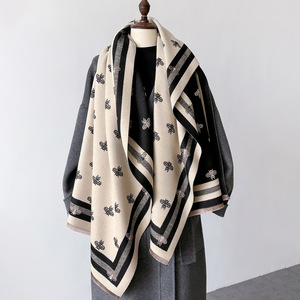 Bufanda con Diseño Personalizado OEM con Patrón de Abejita para Mujer, Pashmina Cálida, Chales Extra Grandes, Estolas Largas, Bufanda Gruesa de Cachemira para Invierno - Product Image 1