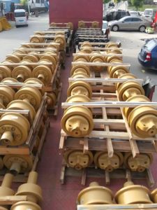 بكرة حاملة أحادية الجانب، بكرة حاملة مزدوجة الجانب، وقطع الهيكل السفلي لنظام المسار الرباعي للبلدوزر D155 - Product Image 3