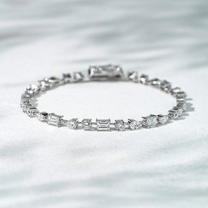 Pulsera de Lujo para Mujer, Pre-fabricada, con Diamantes Cultivados en Laboratorio de Varias Formas, Pulsera de Oro Blanco de 18k - Product Image 1