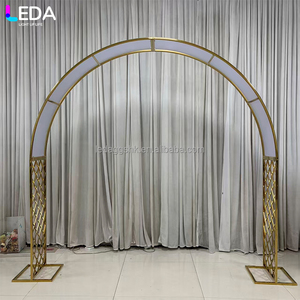 อุปกรณ์จัดงานแต่งงาน LEDA รุ่นใหม่ล่าสุด ฉากหลังโลหะรูปโค้งสีทองแบบฉลุลาย - Product Image 1