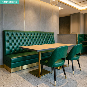 Table de salle à manger carrée en bois massif avec banquette longue en velours vert émeraude capitonnée, dossier en rotin et assise en cuir, style vintage pour restaurant - Product Image 3