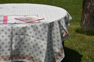 ผ้าปูโต๊ะลายดอกไม้พิมพ์ลายด้วยมือบนผ้าลินิน ขนาด 60x90 นิ้ว ผลิตภัณฑ์ขายส่ง ราคาขายส่ง - Product Image 3