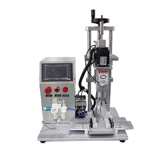 เครื่องปิดฝาขวดแบบหุ่นยนต์ขนาดเล็กแบบตั้งโต๊ะอัตโนมัติชนิดกรงเล็บ สำหรับขวดเครื่องสำอางและเครื่องดื่ม - Product Image 1