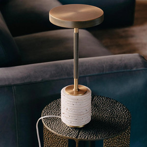 Lámpara de mesa Vasto Retro de lujo, estilo minimalista moderno, fuente de luz Led, base de bombilla E27, control de interruptor para sala de estar y dormitorio - Product Image 1