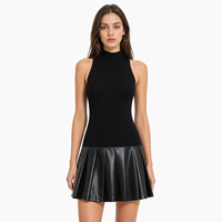 Robe pull mini sans manches à col montant pour femme, jupe plissée noire, coupe ajustée et évasée