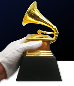 รางวัลแกรมมี่โลหะขนาด 22 ซม. สวยงาม รางวัลแชมป์ปี 2024 พร้อมฐานไม้ รางวัลแกรมมี่พร้อมกล่องของขวัญ - Product Image 4