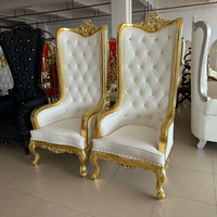 Canapé trône de style royal d'Amérique du Nord, dossier haut, cadre sculpté orné, pour location de mariages et d'événements