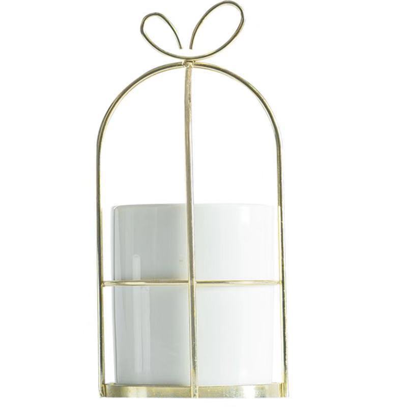 Vase simple avec anse dorée
