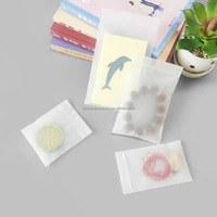 Sacs de T-shirts personnalisés en plastique Sac à fermeture éclair biodégradable givré pour vêtements emballage et impression de logo personnalisé