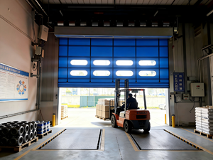 <span class=keywords><strong>Porte</strong></span> à empilage haute vitesse Kaiyisi, <span class=keywords><strong>rideau</strong></span> en PVC, classe <span class=keywords><strong>de</strong></span> résistance au vent 8, capteur intelligent, directement <span class=keywords><strong>de</strong></span> l'usine - Product Image 3