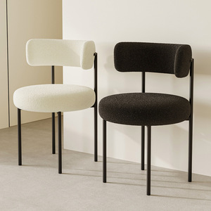 <span class=keywords><strong>Chaise</strong></span> de salle à manger JRY, style nordique moderne, <span class=keywords><strong>en</strong></span> <span class=keywords><strong>tissu</strong></span> bouclé blanc mélangé à de la laine, pieds <span class=keywords><strong>en</strong></span> métal <span class=keywords><strong>noir</strong></span>, laine d'agneau - Product Image 1