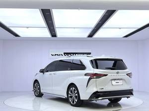 <span class=keywords><strong>Toyota</strong></span> Granvia 2.5L Essence MPV 2023 d'<span class=keywords><strong>occasion</strong></span> avec volant à gauche, sièges foncés et en bon état - Product Image 3