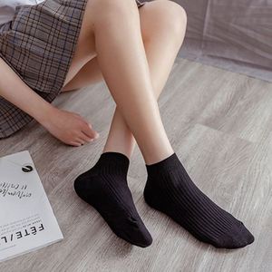 Nouvelles chaussettes de sport pour femmes 2022 de haute qualité, personnalisables avec logo, couleur unie, invisibles, antidérapantes, pour le sport - Product Image 5