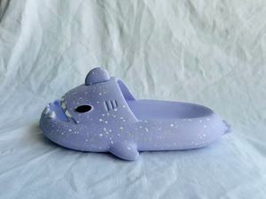 H008 Pantofole a Forma di Squalo Viola in EVA con Suola Morbida, Taglie 36 37 38 39, per Tutte le Stagioni, Uso Domestico - Product Image 6