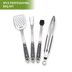 Set di 4 Utensili per <span class=keywords><strong>Barbecue</strong></span> con Paletta Forata, Forchetta, Pennello e Pinze per <span class=keywords><strong>Barbecue</strong></span> e Cucina - Product Image 2