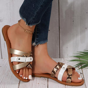 รองเท้าแตะแบบบล็อกสีลายงูพื้นแบนสำหรับฤดูร้อนรองเท้าแตะหัวกลมสำหรับผู้หญิงลายต้นวิลโลว์รองเท้าแตะขนาดใหญ่ลายเสือดาว - Product Image 2