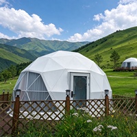 Dôme de glamping géodésique pour site en terrasse panoramique, grand espace, résistant aux intempéries, en PVC, pour hébergement en complexe hôtelier