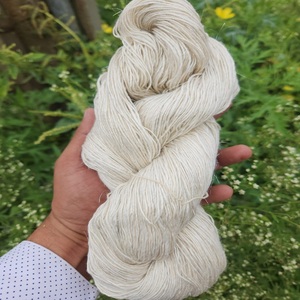 Hilo de fusión de seda Angelina y Muga hecho a mano, unión perfecta de lujo, luminosidad y naturaleza, mezcla dorada brillante - Product Image 1